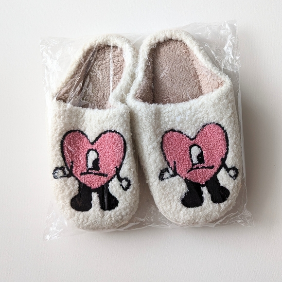 bad bunny slippers pink heart size 40 to 41 size 9.5 10 10.5, NWT - Picture 2 of 5